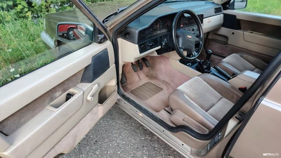 Volvo 850 2,4 20V 4d 1993, photo 3/16