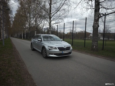 Skoda Superb 2018, photo 2/17