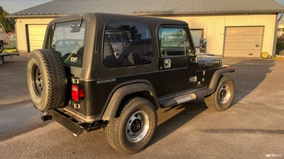 Jeep Wrangler 2,5 Laredo 3d 1989, photo 3/4
