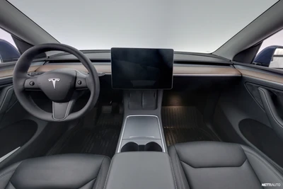 Tesla Model Y Long Range 2023, photo 7/17