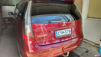 Mitsubishi Grandis 2006, photo 6/14