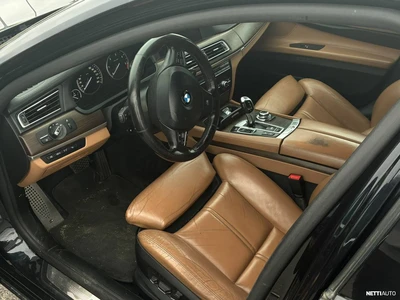 BMW 740 740d xDRIVE M-SPORT Sedan 2011, kuva 3/4