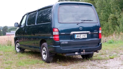 Toyota Hiace 2,5 D-4D 117 5ov 4WD pitkä 2009, kuva 3/20