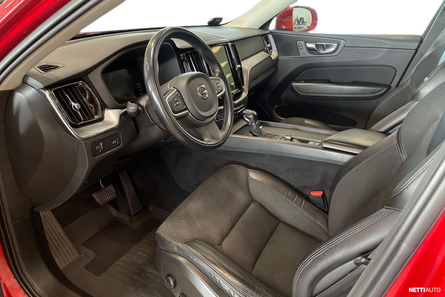 Volvo XC60 2018, photo 6/32