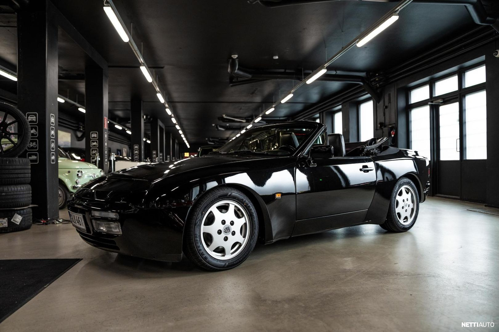 Porsche 944
