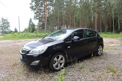 Opel Astra 2011, kuva 4/17