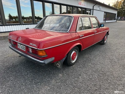 Mercedes-Benz 123 220D 1977, photo 4/12