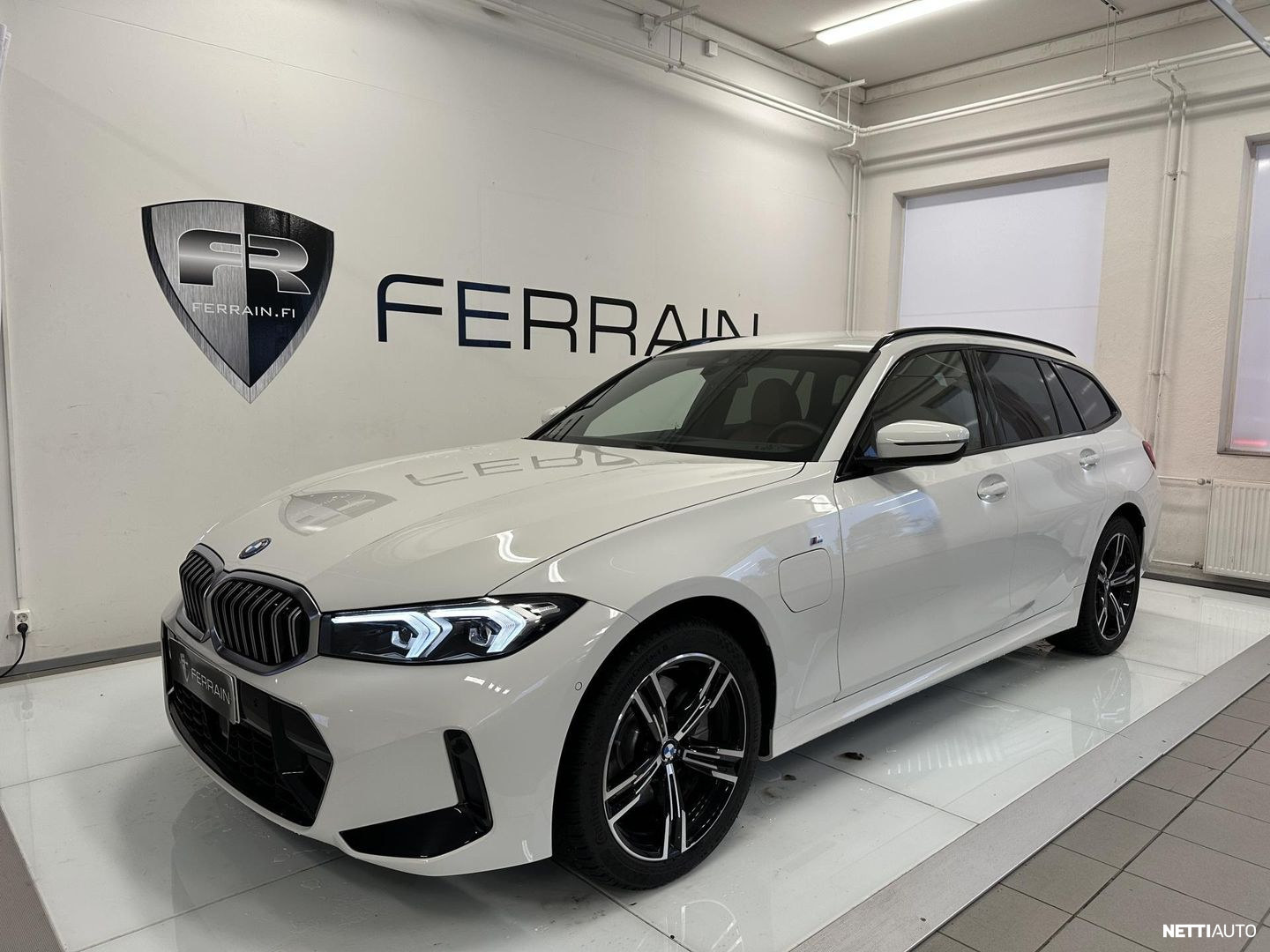 BMW 330