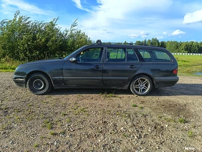 Mercedes-Benz 270 2002, kuva 2/9