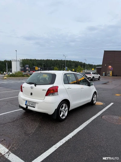 Toyota Yaris Yaris 2010, photo 3/9