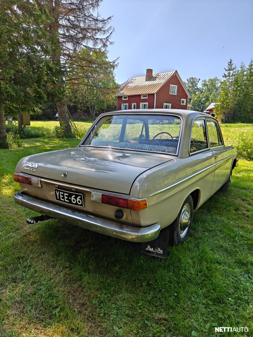 Audi 60