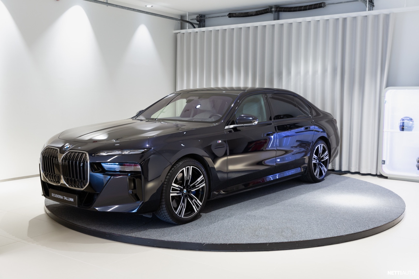 BMW i7