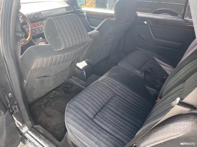 Mercedes-Benz 300 1993, photo 6/8
