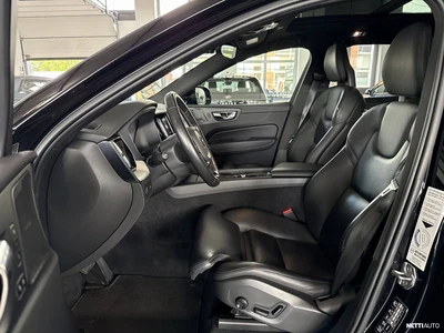 Volvo XC60 2020, photo 7/12
