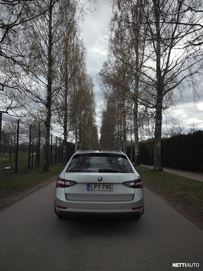 Skoda Superb 2018, photo 5/17