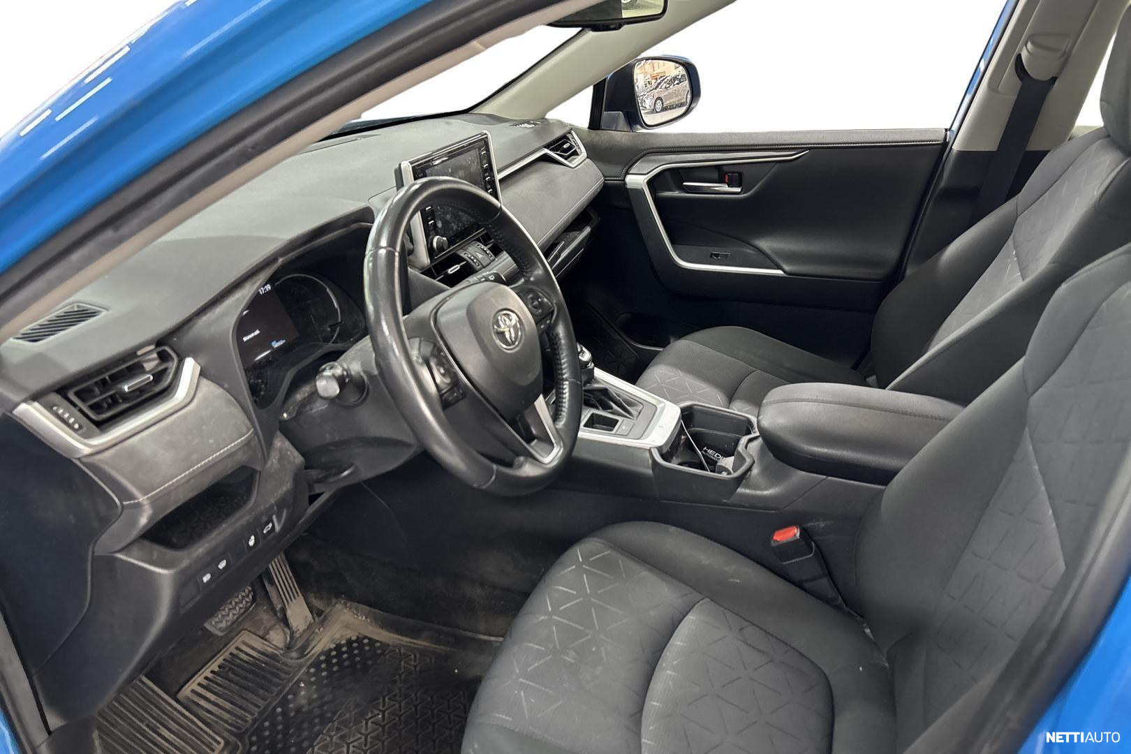 Toyota RAV4 2021, photo 3/3