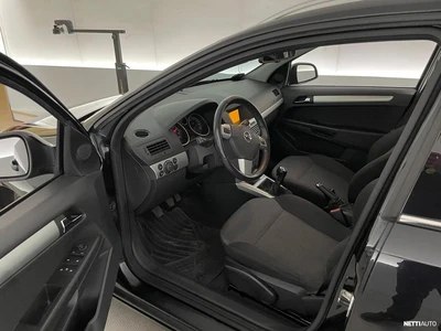 Opel Astra 2010, photo 7/10