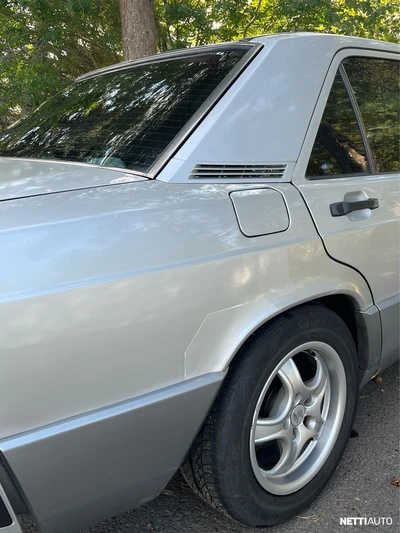 Mercedes-Benz 190 1992, kuva 5/17