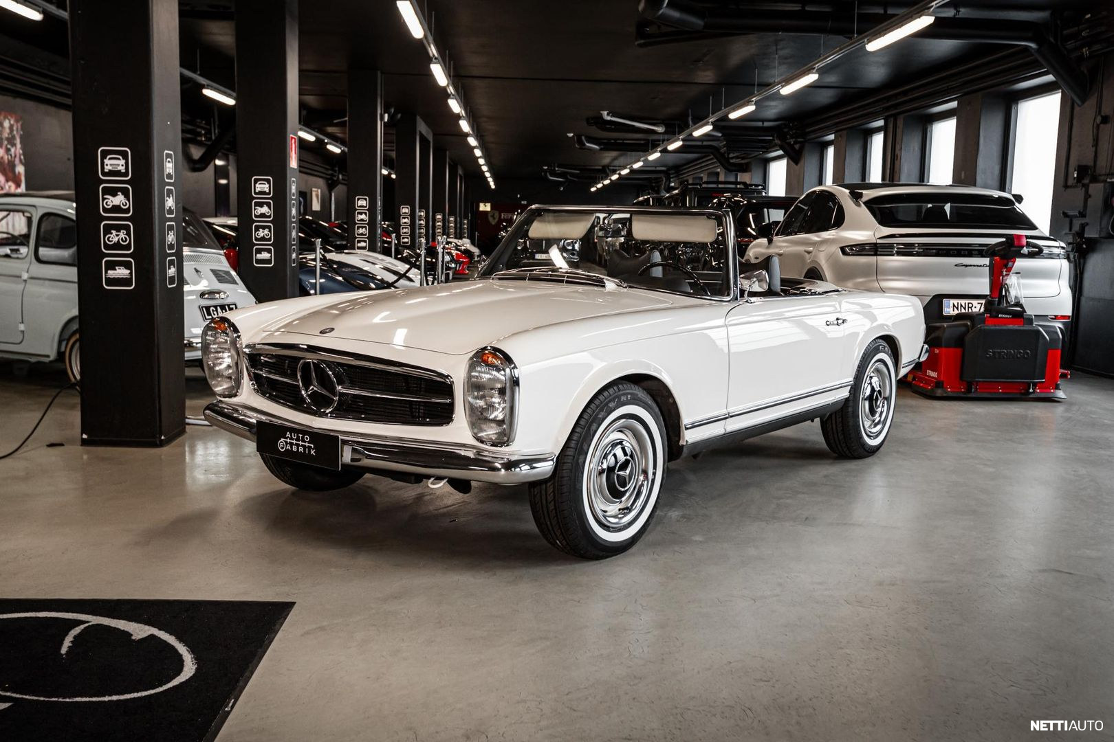 Mercedes-Benz 230