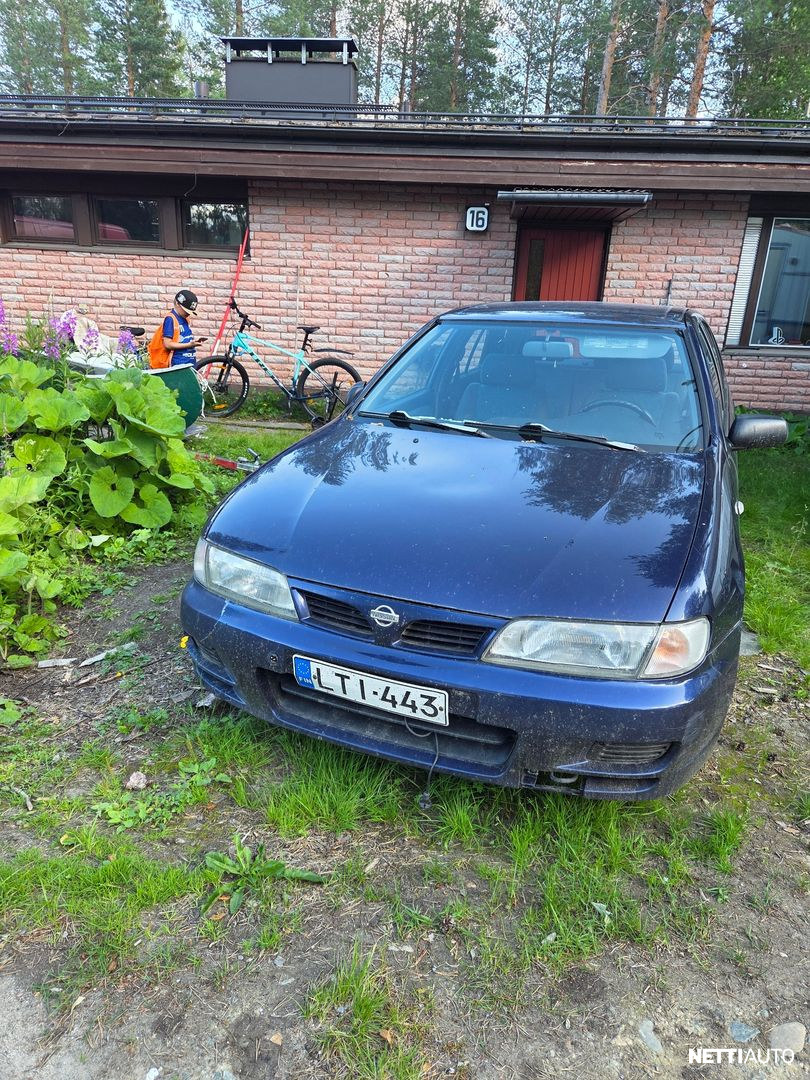 Nissan Almera