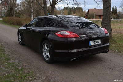 Porsche Panamera 2011, kuva 2/3