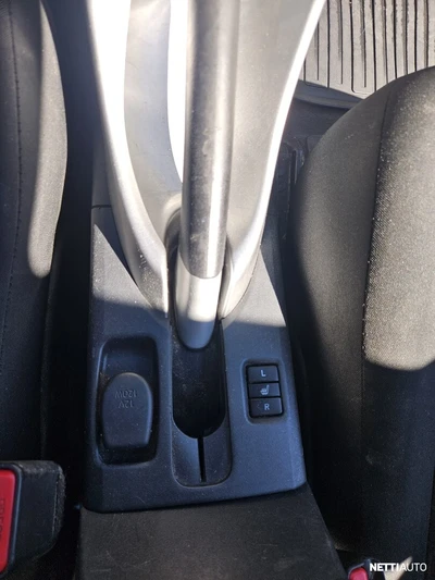 Toyota Auris 2010, photo 3/24