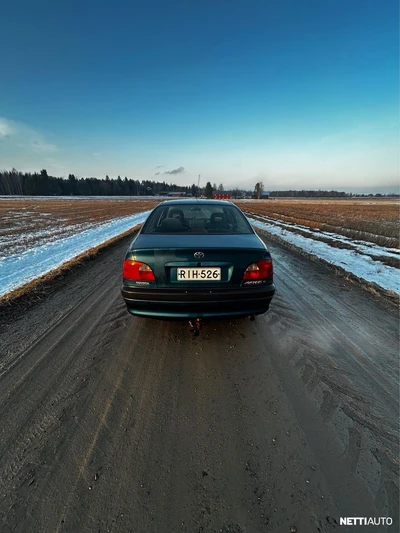 Toyota Avensis 1998, photo 2/5