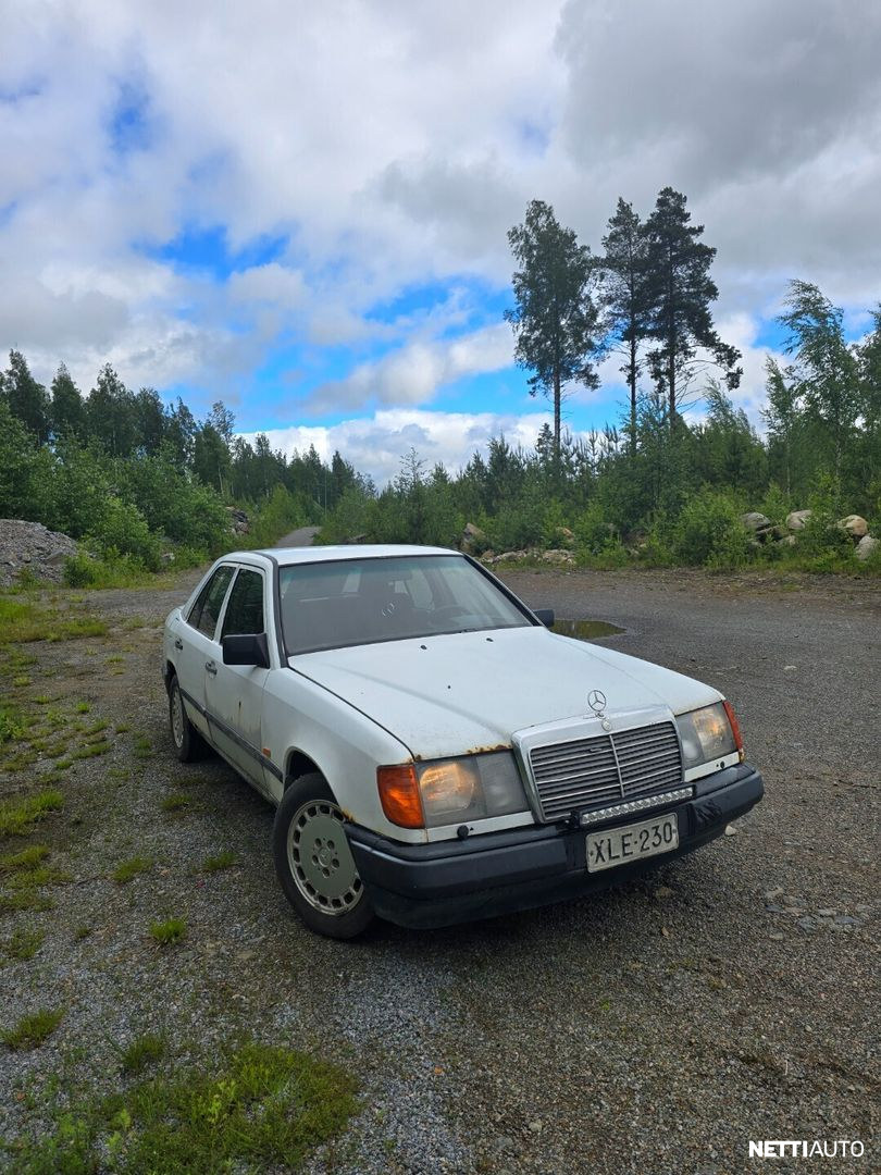 Mercedes-Benz 230