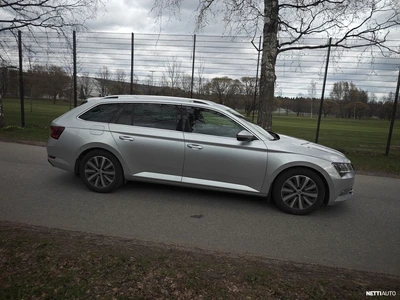 Skoda Superb 2018, photo 3/17