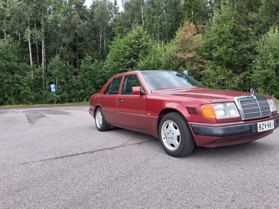 Mercedes-Benz 300 1990, kuva 3/17