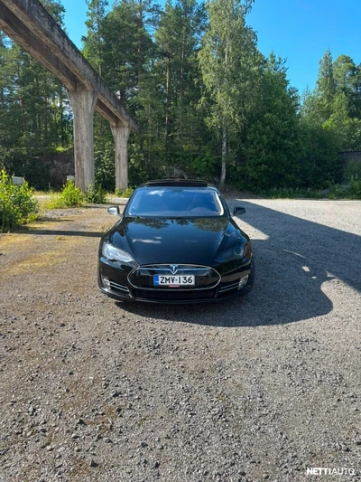 Tesla Model S 2014, kuva 7/10