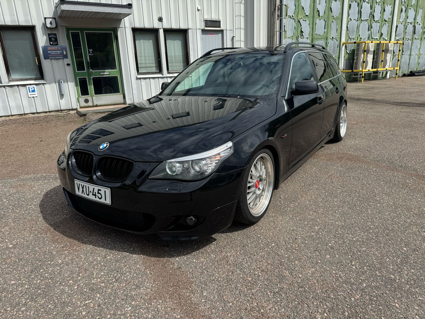 BMW 523