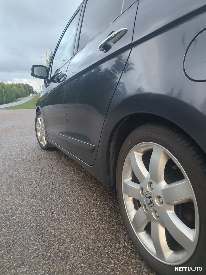 Honda FR-V