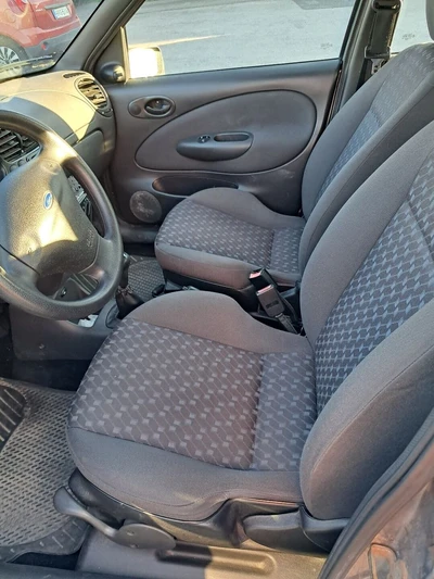 Ford Fiesta 2001, kuva 3/6