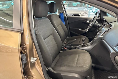 Opel Astra 2013, photo 4/4