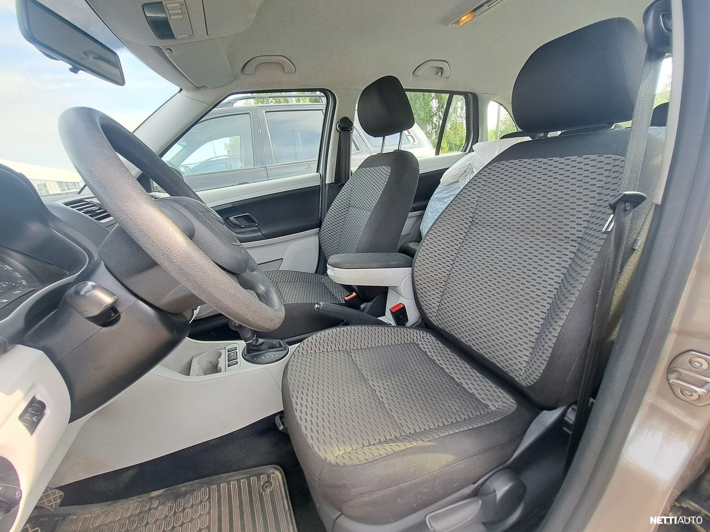 Skoda Fabia 2010, photo 3/10