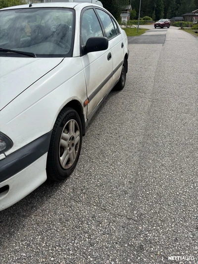 Toyota Avensis 1999, kuva 2/9