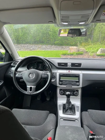 Volkswagen Passat 2010, photo 6/7