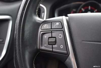 Volvo V60 2018, photo 5/9