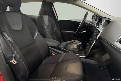 Volvo V40 T3 Momentum 2014, photo 4/8