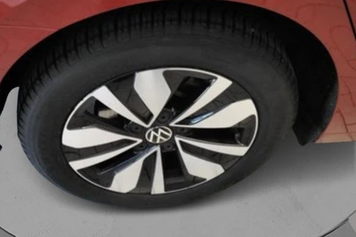 Volkswagen Golf 2025, photo 6/6