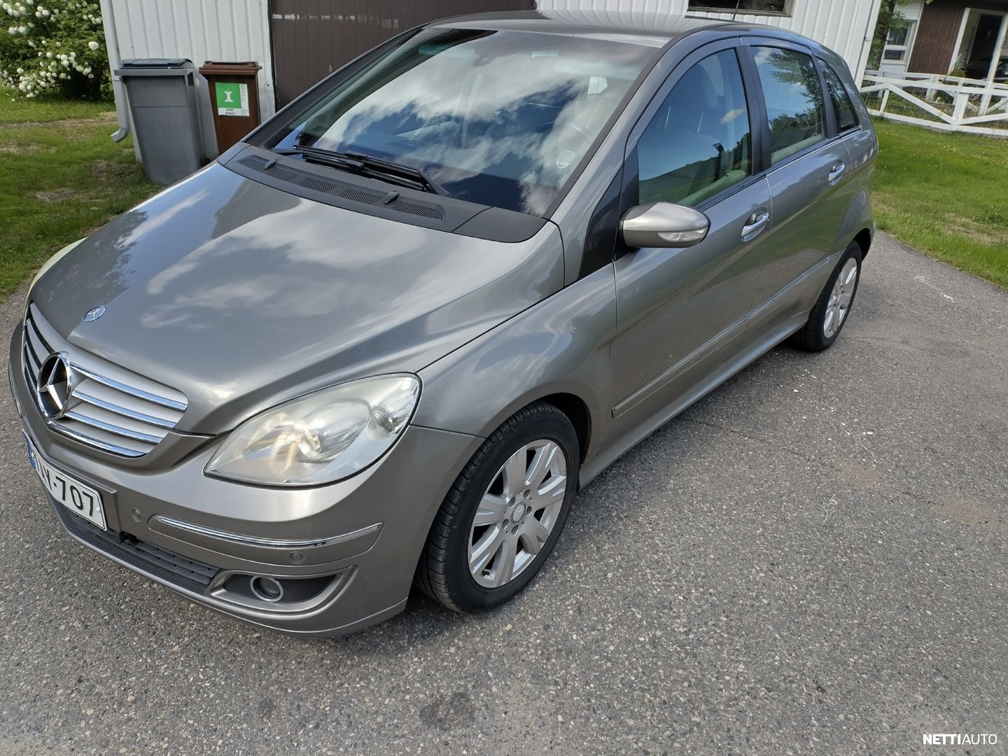 Mercedes-Benz B 200