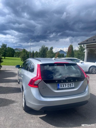 Volvo V60 1,6D DRIVe Momentum 2011, kuva 5/24