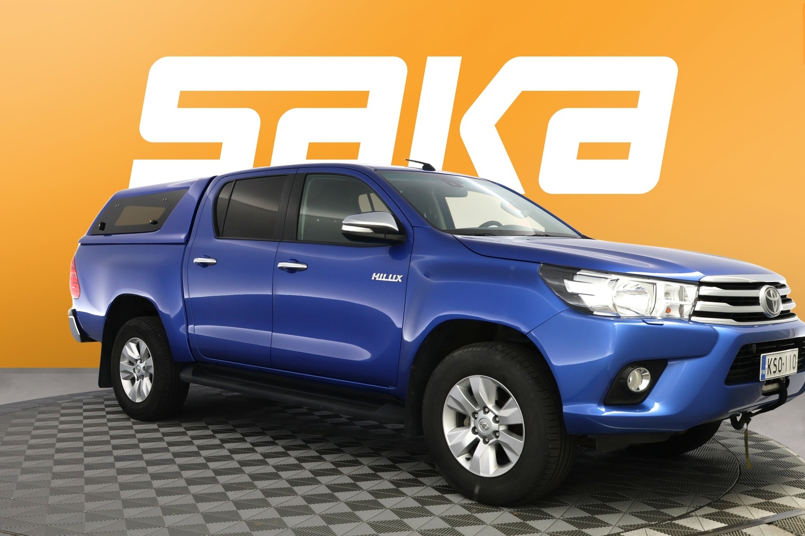 Toyota Hilux Double Cab 2,4 D-4D 4WD Active** 1-Om. Suomi-auto / ALV / 5-paik. / Webasto / Vetokoukku / Vinssi / Lavakate