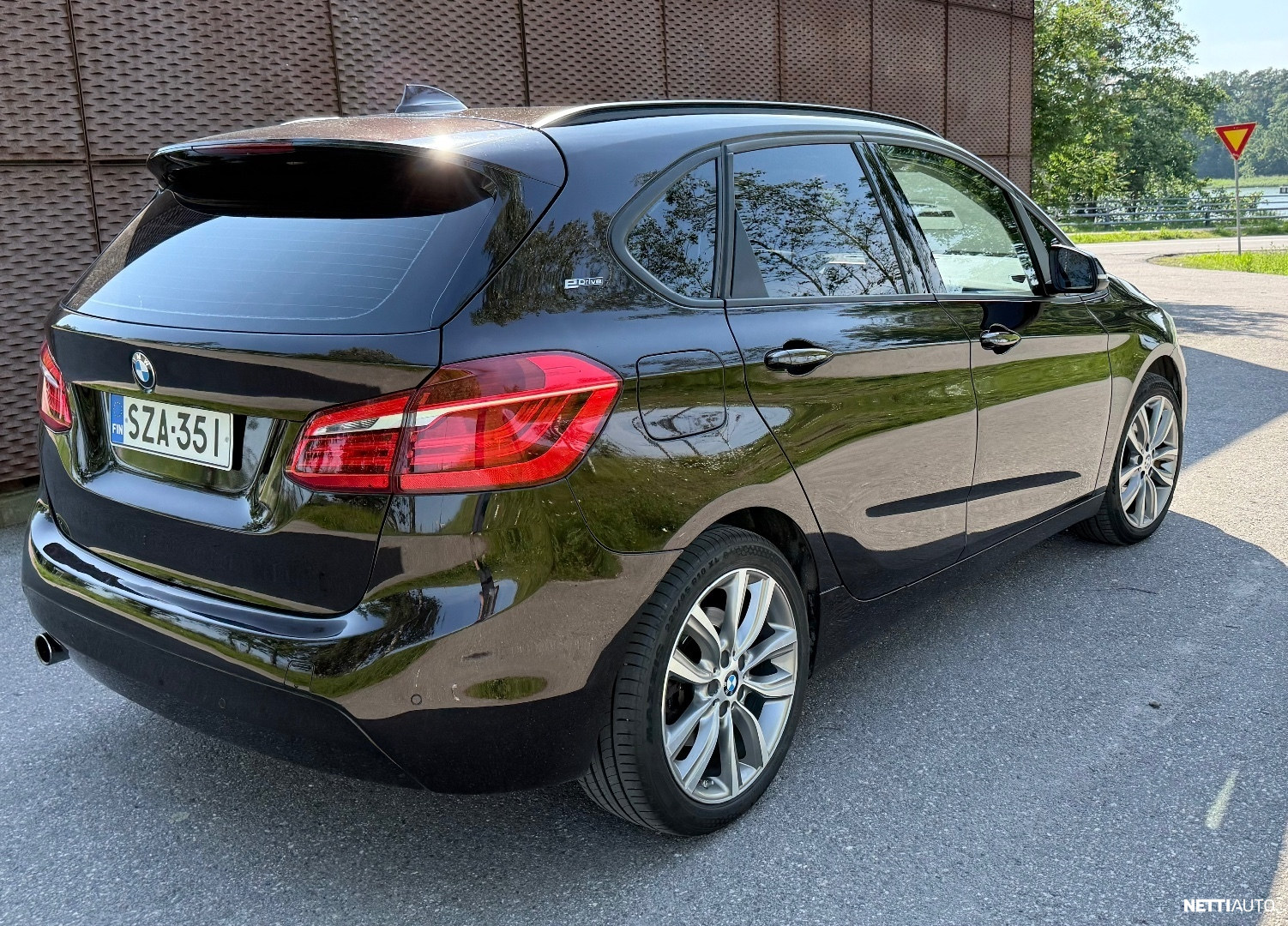 BMW 225