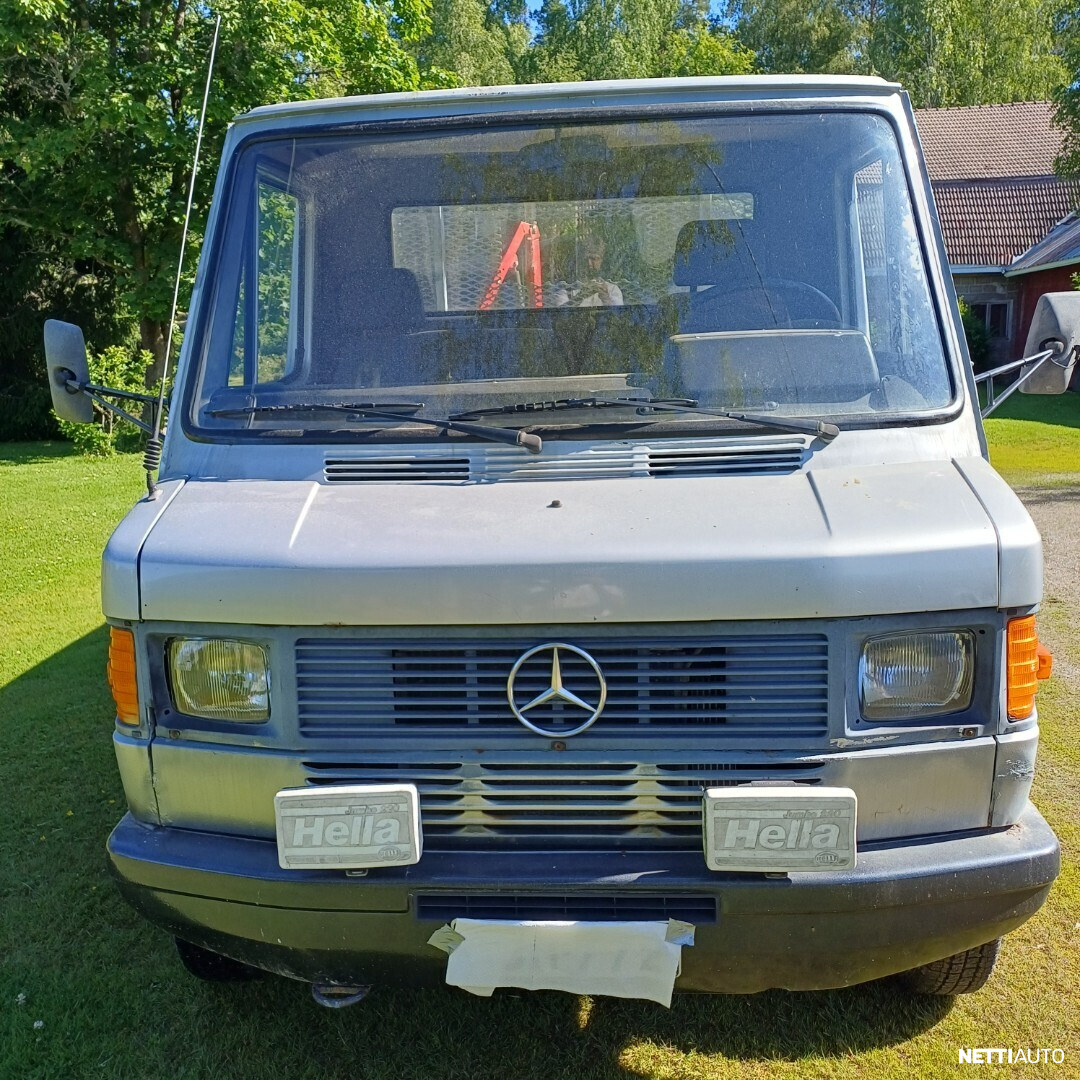 Mercedes-Benz 410
