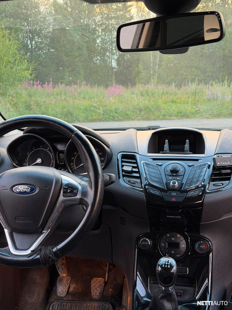 Ford Fiesta 2015, photo 6/22