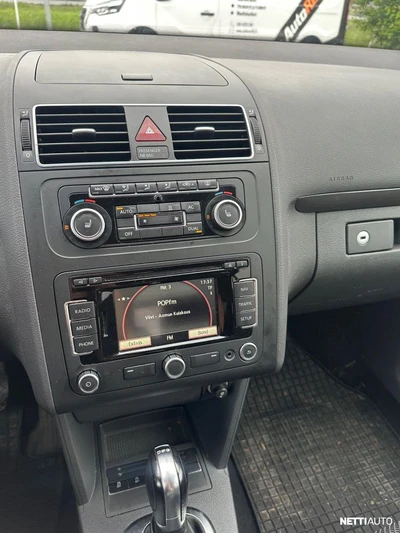 Volkswagen Touran 2012, kuva 4/4