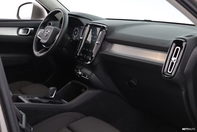 Volvo XC40 2021, photo 7/51
