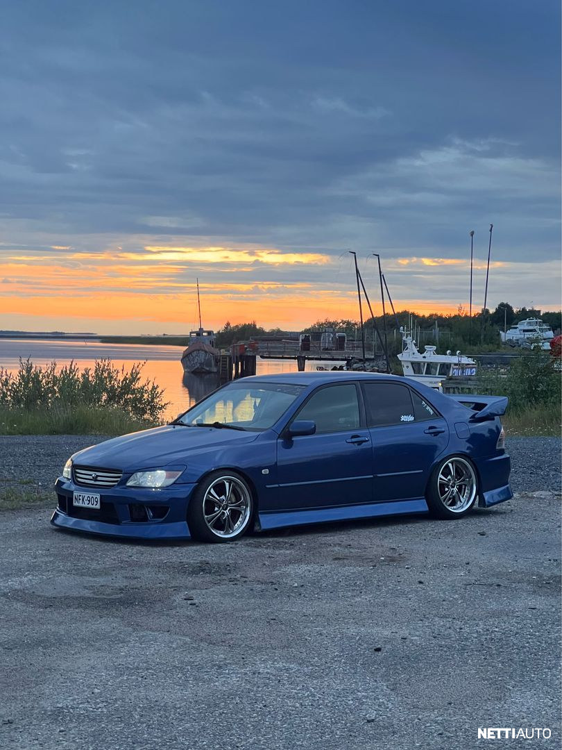 Lexus IS